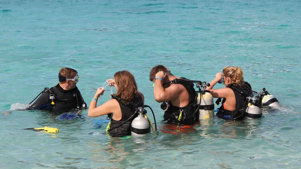Intro scuba dive in Arapya with instructor and video