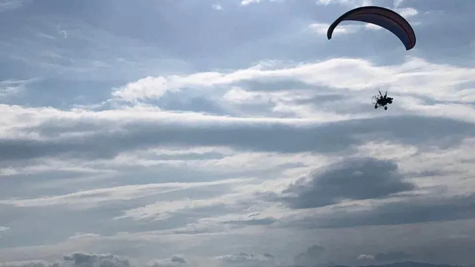 Paratrike landing in calm weather near Sofia