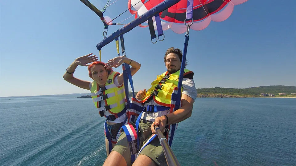 Gentle landing back on the boat after parasailing at Smokinya