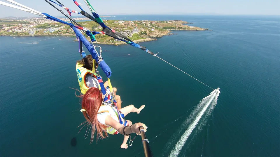 100–150 m parasailing flight for two – Smokinya Beach voucher