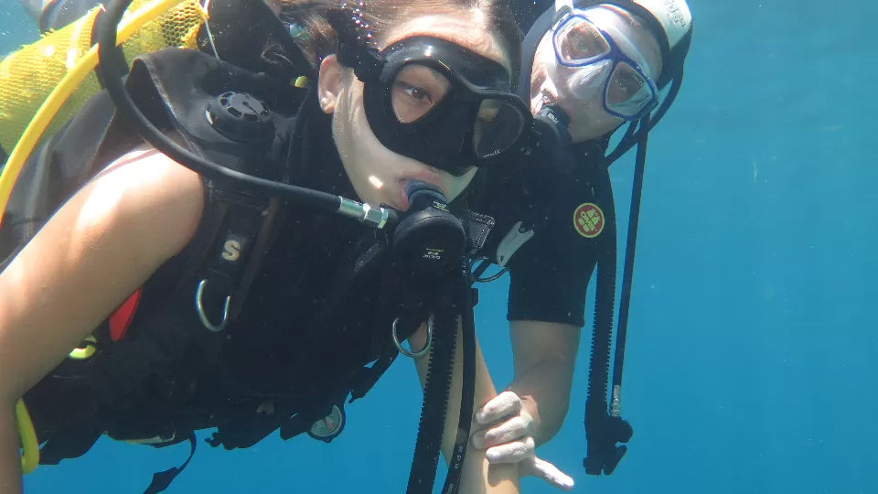 Beginner scuba diving in Nikiti, Sithonia with instructor
