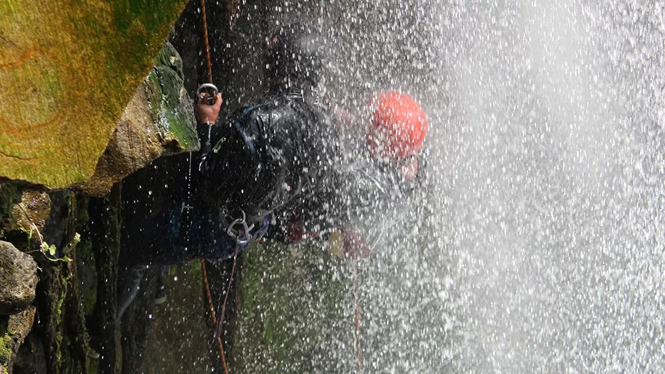 ВИП каньонинг на Влахинския водопад за до 10 души Адреналин