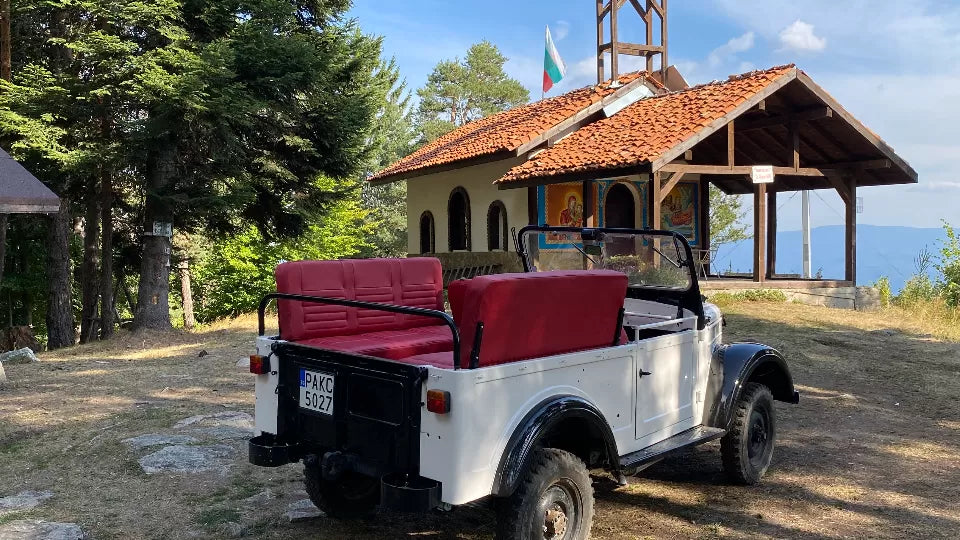 Family retro Jeep experience in Velingrad – gift idea