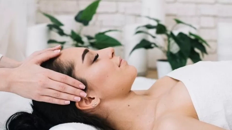 Relaxing body massage with organic coconut oil