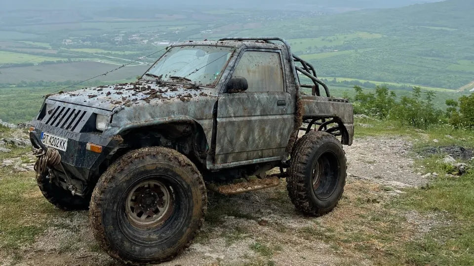 Guide‑led off‑road drive with scenic hilltop views