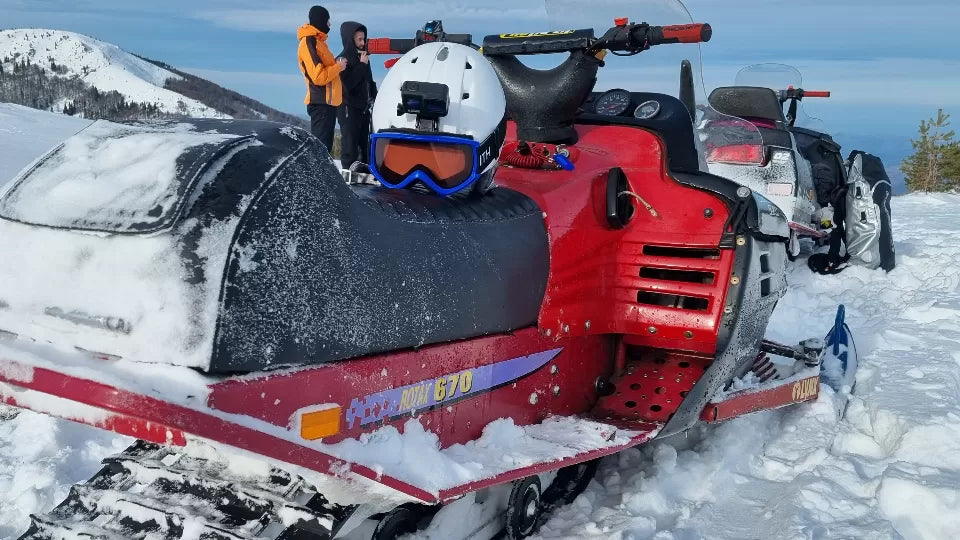 Ваучер 3 часа каране на моторна шейна в района на Петрохан район Петрохан