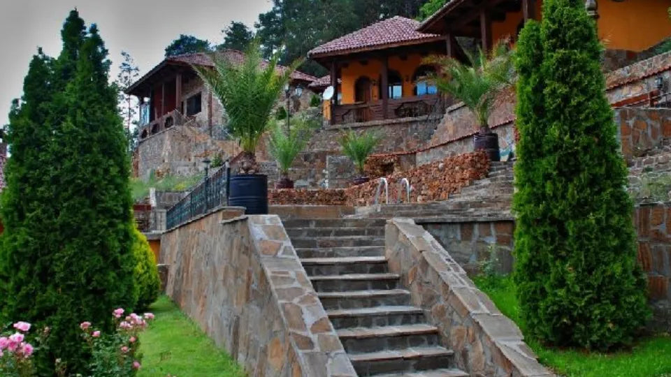 Deluxe double room with fireplace in eco village near Velingrad