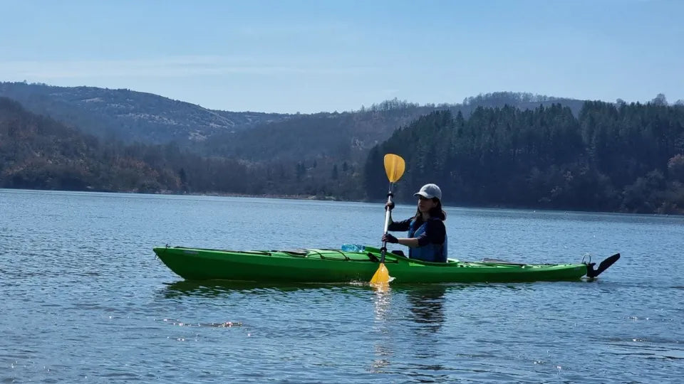 Photo break by the chapel during a Pchelina Reservoir kayak tour