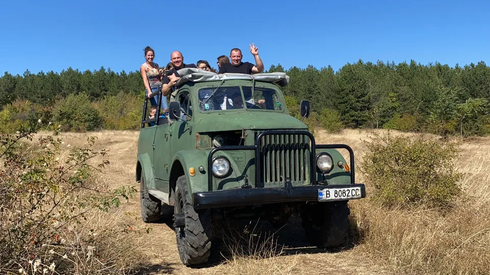 Driving and motorsports experience: off‑road 4x4 bus tour