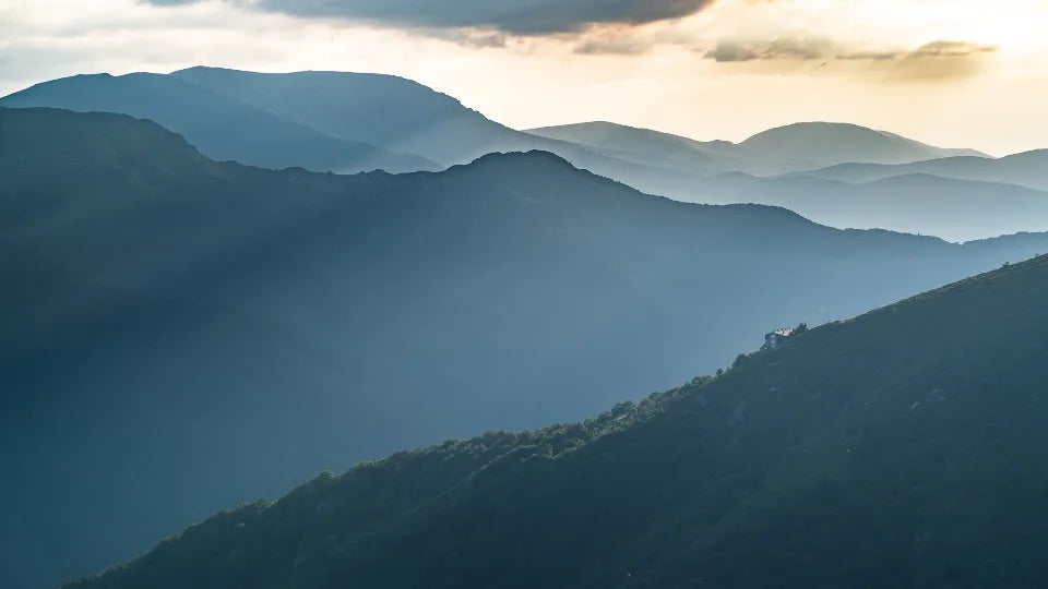 Echo Hut in the Central Balkan – overnight stop on the Kozya Stena route