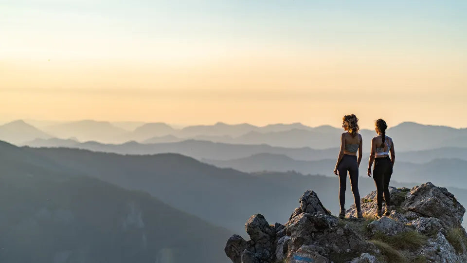 Panoramic view toward Mt. Vezhen en route to Echo Hut