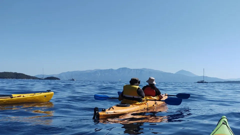 Pre‑trip safety and paddling briefing before a calm‑water kayak