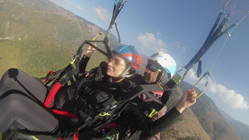 Take-off for acrobatic tandem paragliding in Sopot