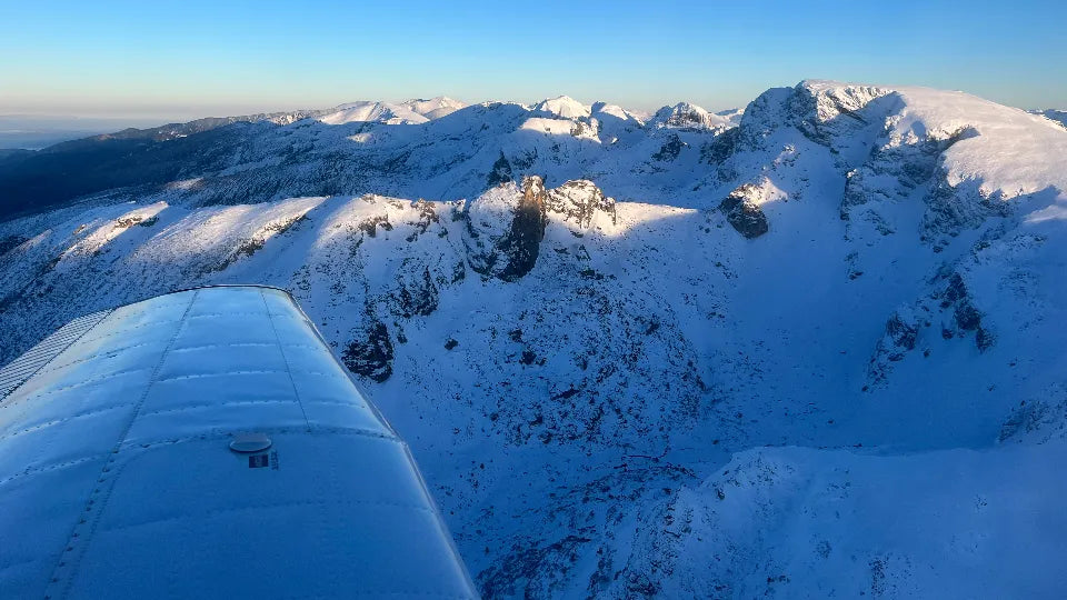 Полет за до трима над Рилските езера и урок по пилотиране Урок по пилотиране