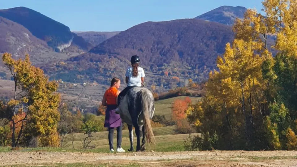 Урок по конна езда и стрелба с лък в района на Своге