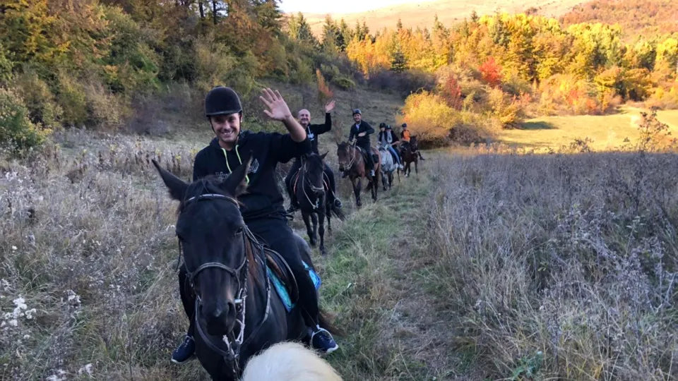 Picnic stop during the Stolo Rock horseback trail ride