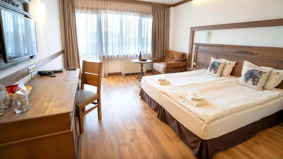 Indoor pool and 36°C jacuzzi at boutique complex in Zhitnitsa