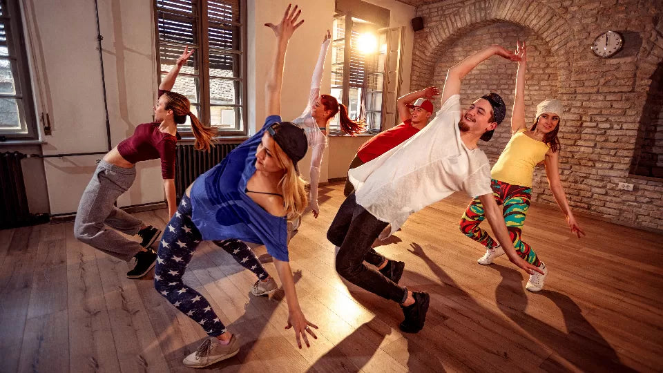 Dance surprise in Plovdiv – small group rehearsing a custom choreography with a choreographer