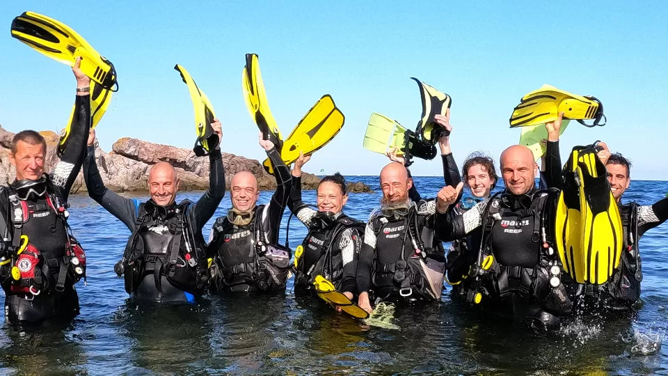 Pre-dive briefing and shore entry for beginner scuba in Sozopol