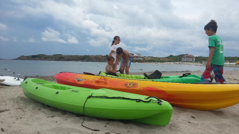 Детски урок по уиндсърф, хавайски сърф, SUP или каяк Яхтинг и водни спортове