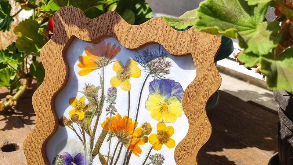 Работилница за изработка на картина от хербаризирани цветя ваучер