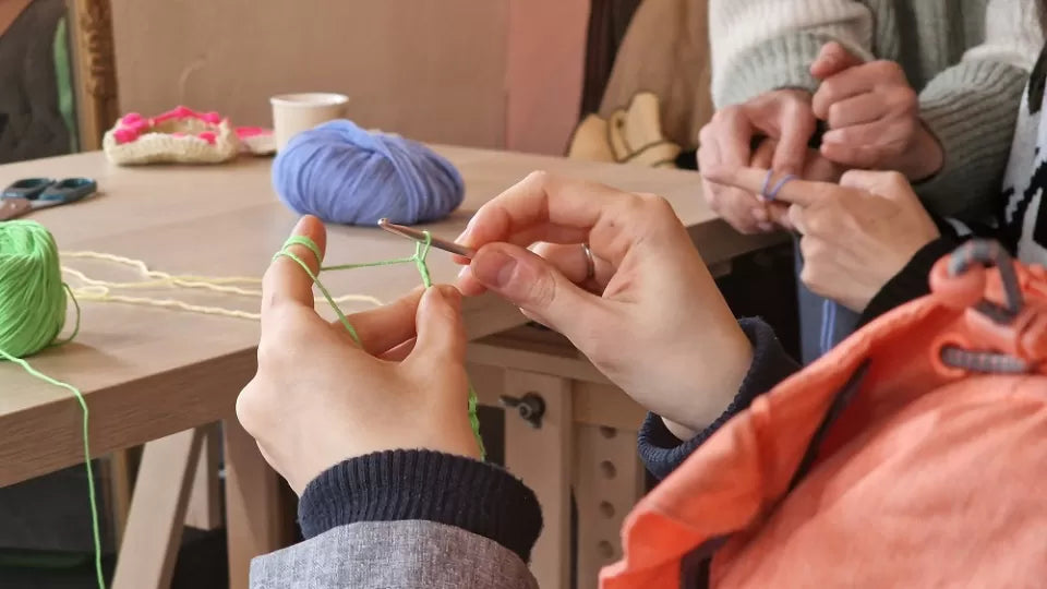 Creative party in Sofia – beginner knitting with two needles