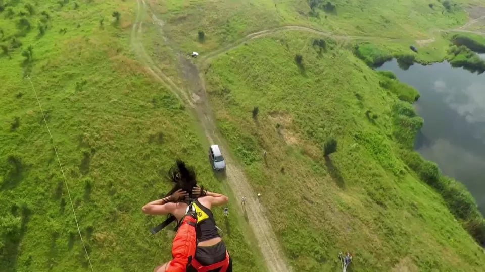 Bungee jump from a hot air balloon at around 100 m in the Sofia North area