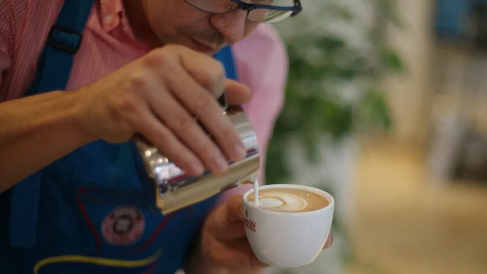 Latte art training in Sofia – creating cappuccino designs