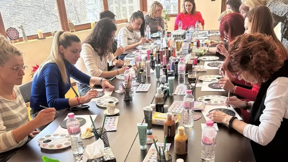 Арт терапия с рисуване на точкова мандала ваучер