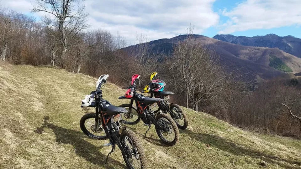 Panoramic gazebo viewpoint overlooking Ribaritsa on the e‑moto tour