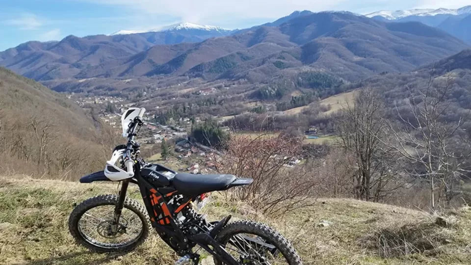 Guided group electric motorbike tour in Ribaritsa with Sur‑Ron bikes