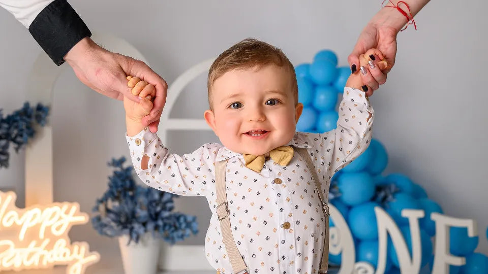 15 retouched images from a cake smash photoshoot in Sofia
