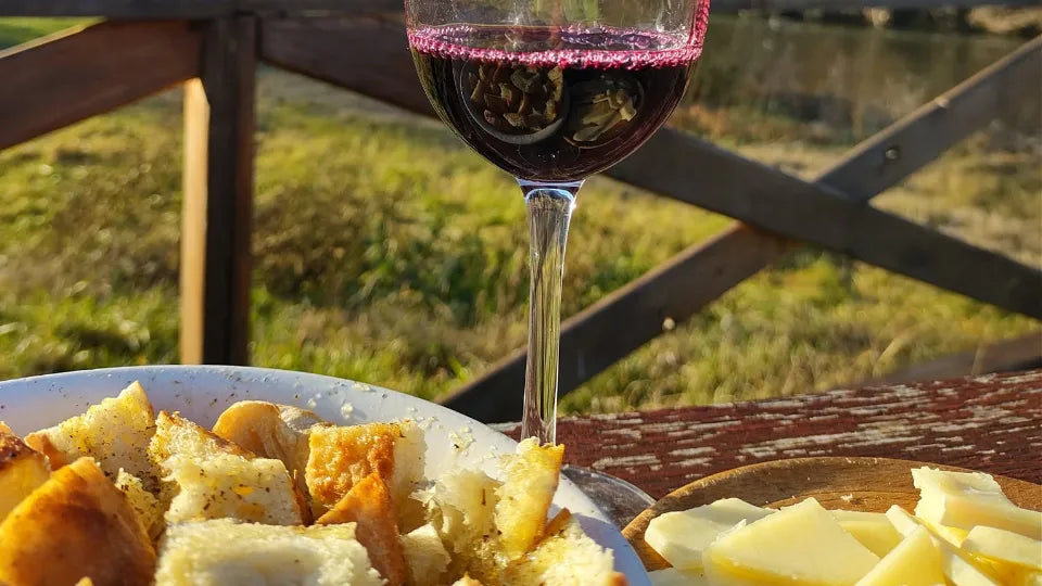 На пъпа на света - романтична винена дегустация за двама ваучер