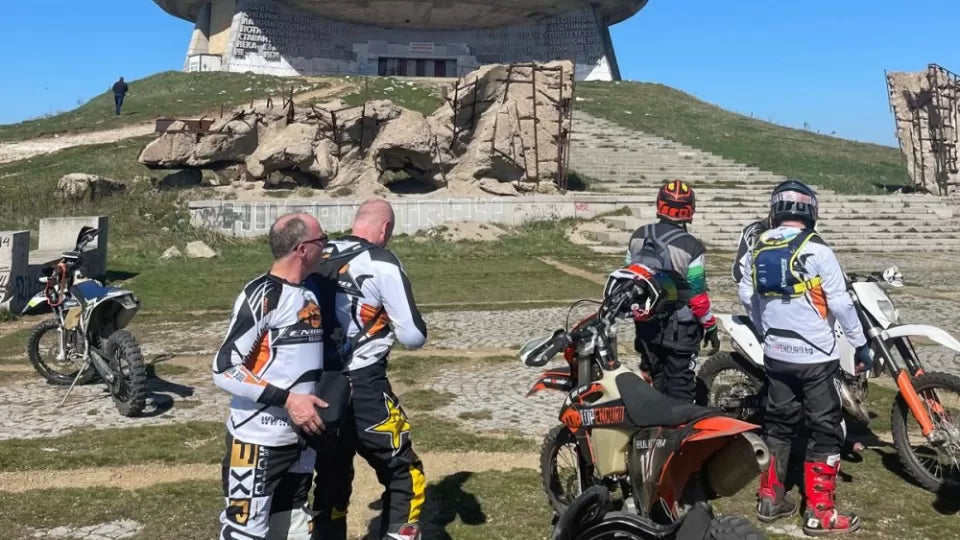 Guided group enduro adventure in the mountains by Bansko