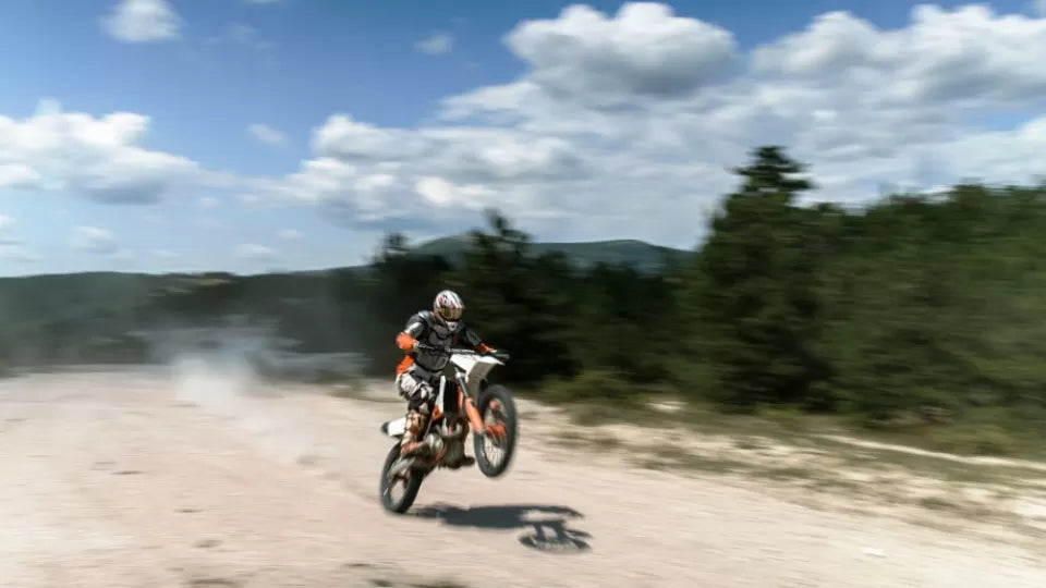 Целодневно каране на ендуро мотор ваучер