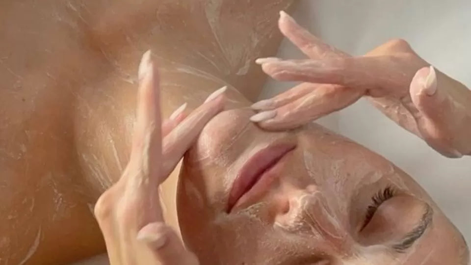 Nourishing facial massage after a honey massage in Sofia Iztok