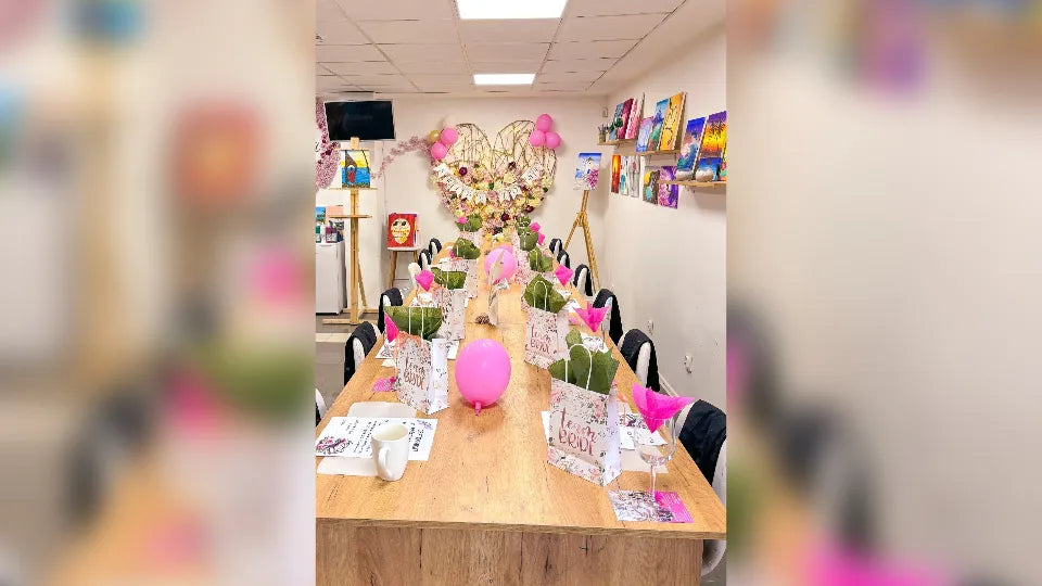 Finished decorated mugs with gift bags — Sofia studio