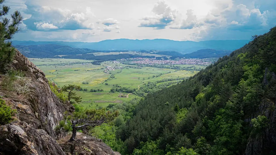 Electric dirt bike tour in Dobrinishte near Bansko