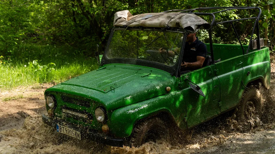 Off-road jeep driving in Veliko Tarnovo near Arbanasi
