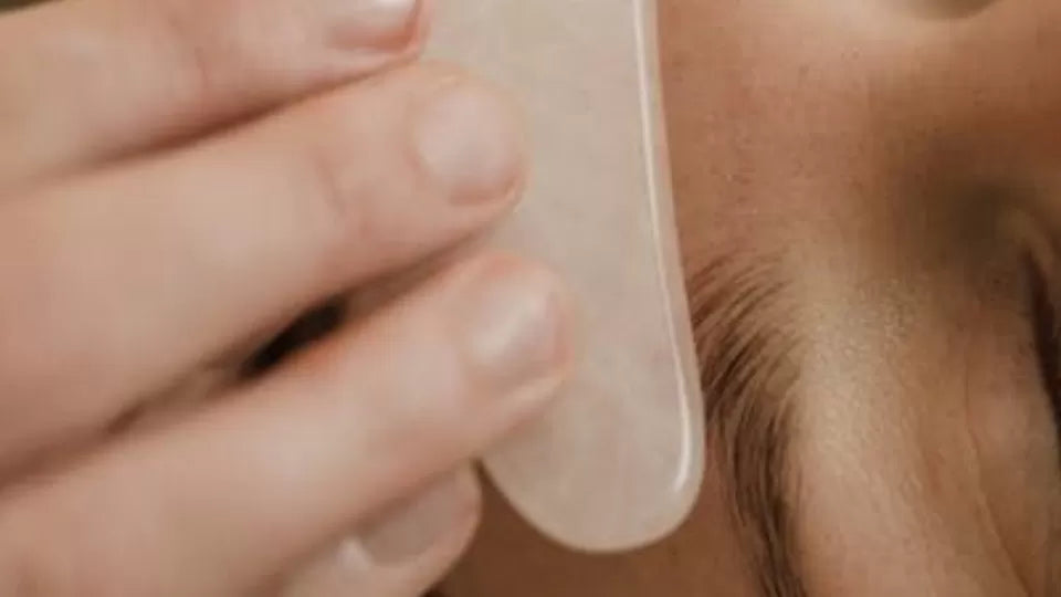 Anti‑stress Gua Sha facial and décolletage treatment