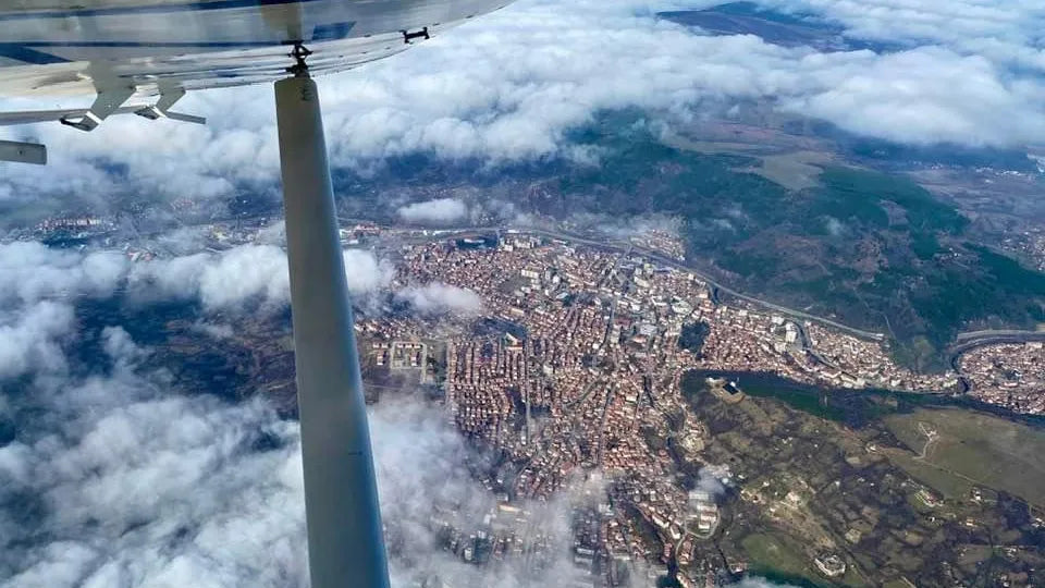 Ваучер 60 мин. Въвеждащ полет-урок със самолет над Рилски езера Летище Сапарева баня