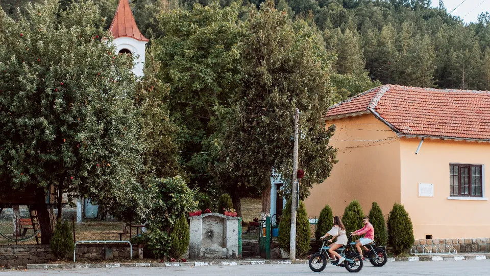 Exploring Veliko Tarnovo area by e-bikes for two