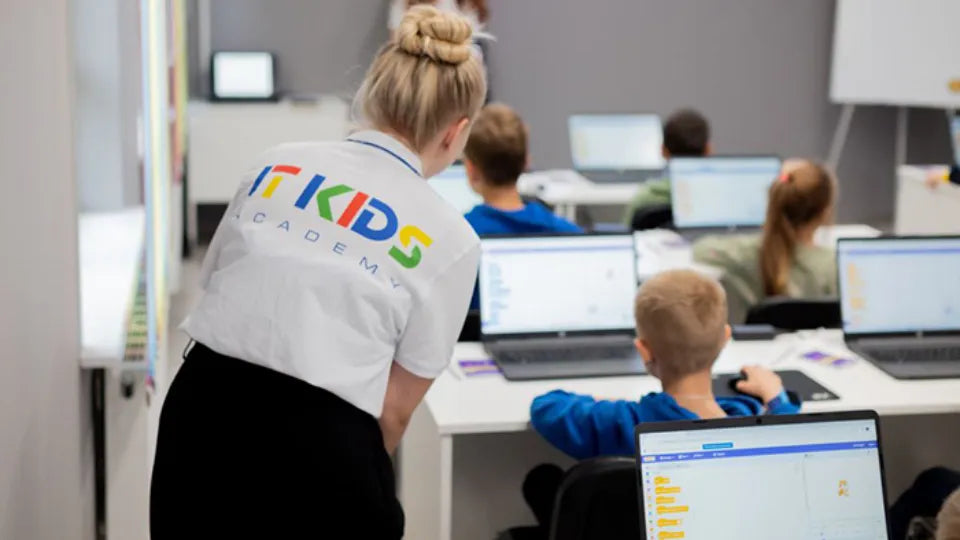 Online coding lesson for kids in English – 60-minute private lesson