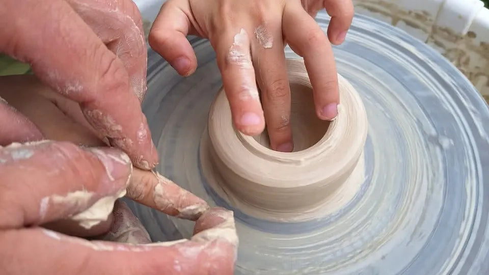 Pottery class for two in Sofia on the wheel – make 6 pieces