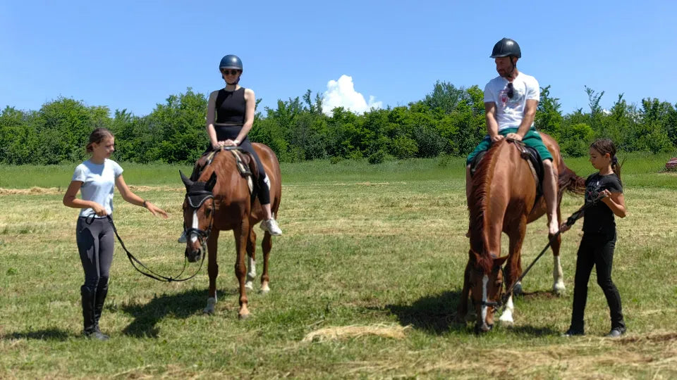 Романтика за двама с конна езда и преживяване по избор ваучер