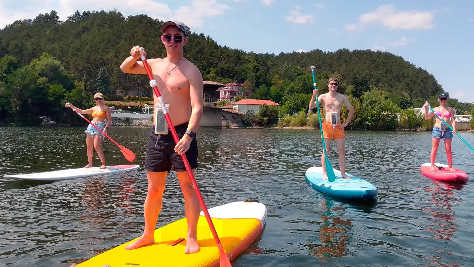 Pre-session SUP safety briefing on the shore