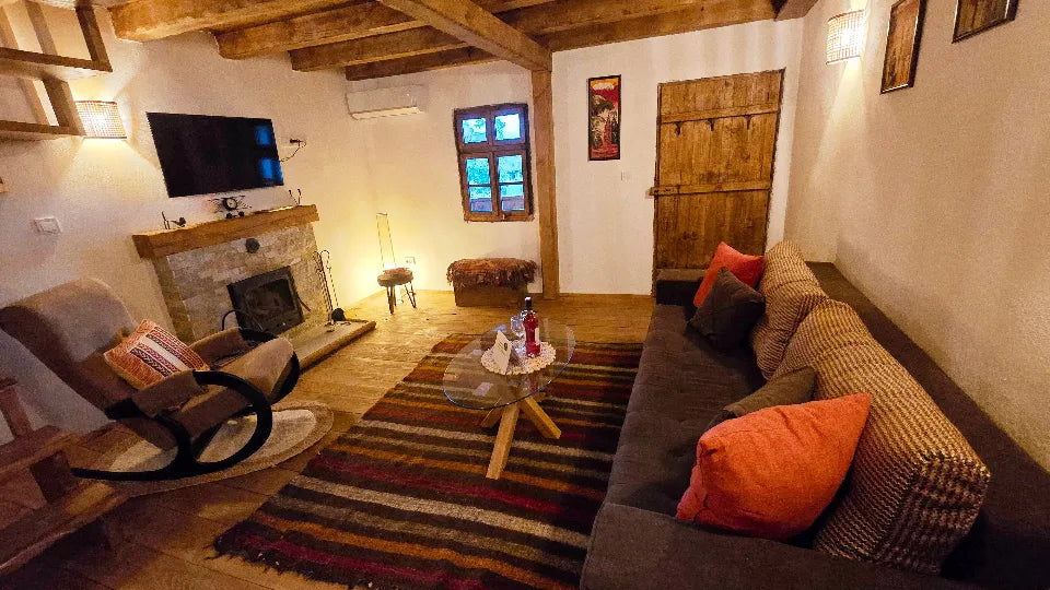 Private villa with walled garden and stone fountain in Leshten