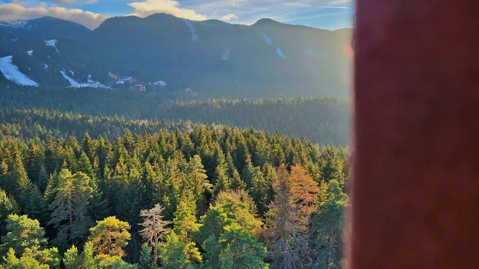 Balloon basket rising up to 100 m in the Borovets resort