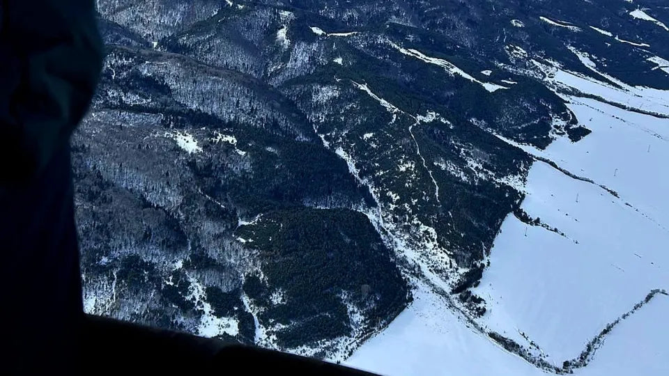 Group tethered balloon ascent from a meadow near Borovets