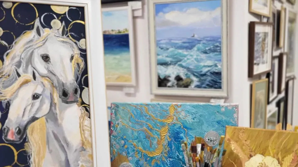 Mixed media art workshop in Sofia – abstract acrylic and texture painting